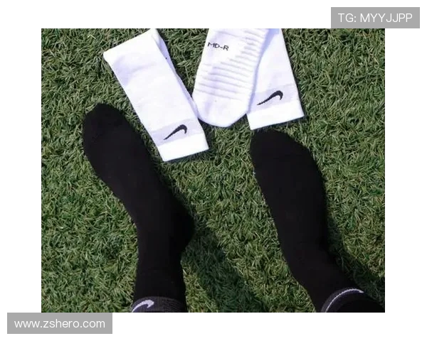 加厚防滑设计的足球运动袜能有效提升穿着舒适性和场上表现吗